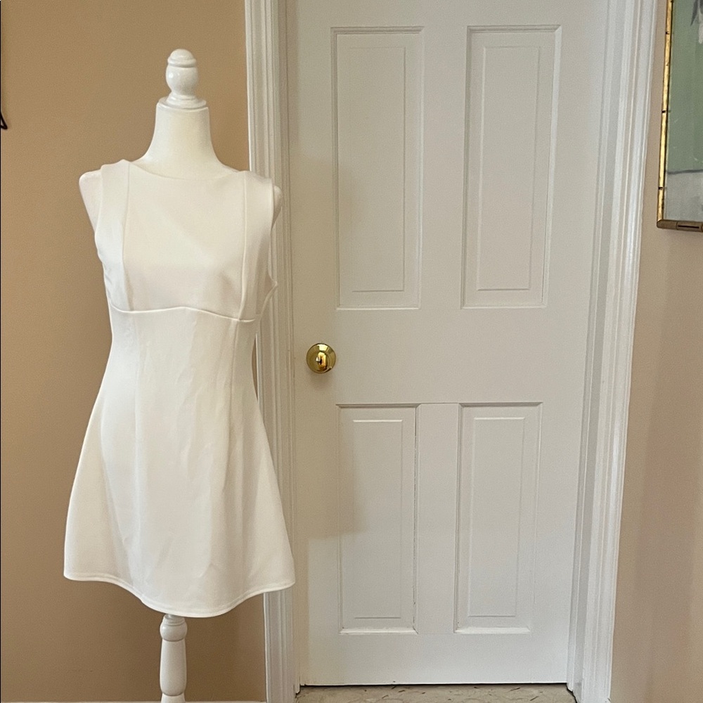 Classic Sleeveless Mini Dress in White